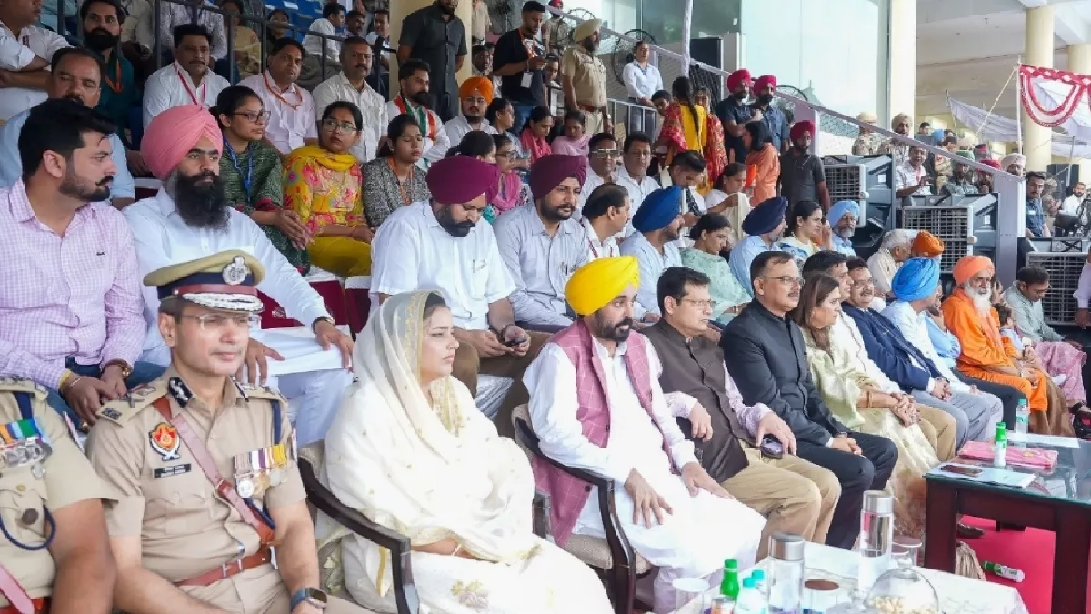 Punjab News: मोहाली एयरपोर्ट पर लगेगी भगत सिंह की 35 फीट ऊंची प्रतिमा, CM मान ने किया एलान
