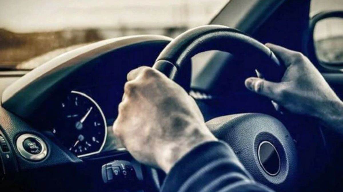 https://www.jagranimages.com/images/newimg/17082024/17_08_2024-car_driving_23779697_592455.jpg