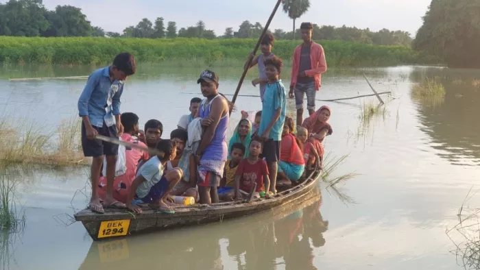 दर्जनों गांवों में घुसा बाढ़ का पानी
