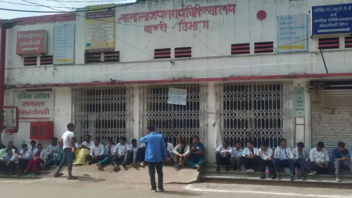 यूपी में निजी चिकित्सक भी हड़ताल पर हैं।