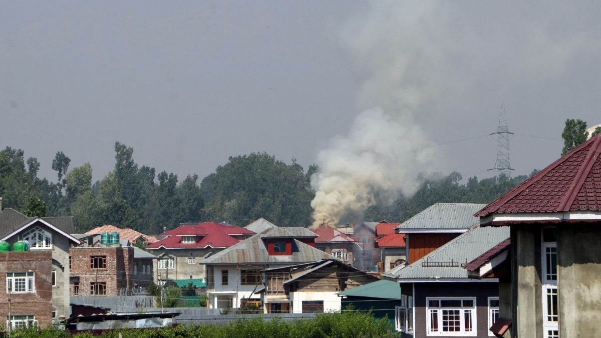 https://www.jagranimages.com/images/newimg/17082024/17_08_2024-kashmirir_house_23780036.jpg