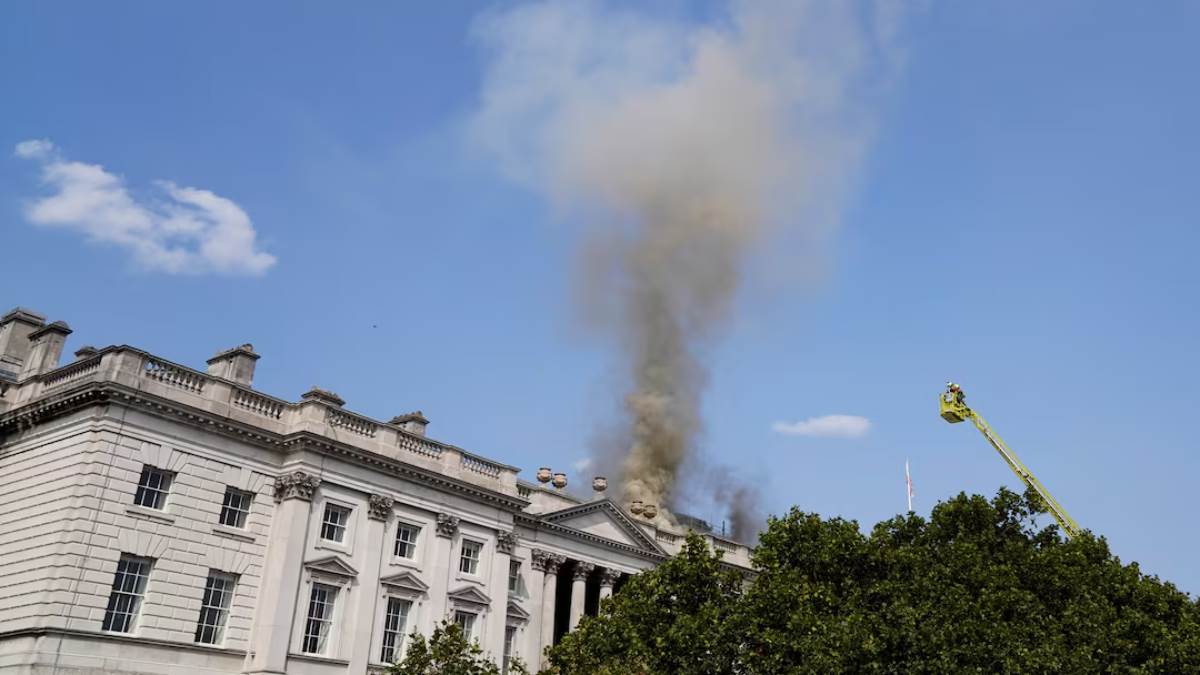 https://www.jagranimages.com/images/newimg/17082024/17_08_2024-london_somerset_house_fire_23780203.jpg