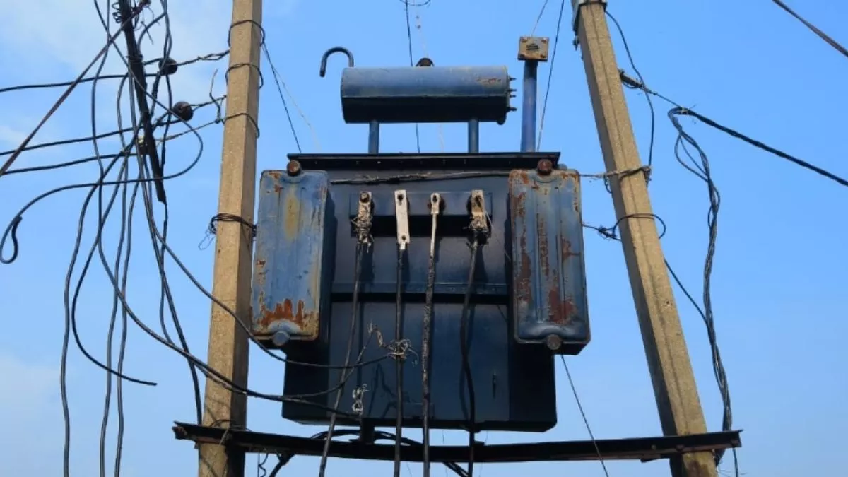 Power Cut:  21 घंटे आपूर्ति के निर्देश के बावजूद नहीं रुक रही बिजली कटौती, 100 से अधिक घरों के लोगों का छीना सुकून