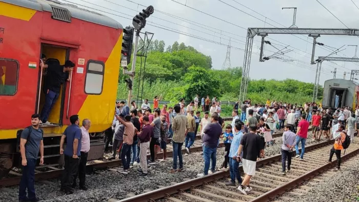 गोविंदपुरी स्टेशन के पास साबरमती एक्सप्रेस दुर्घटनाग्रस्त। जागरण