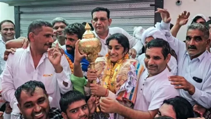 विनेश फोगाट का भारत लौटने पर हुआ जमकर स्वागत