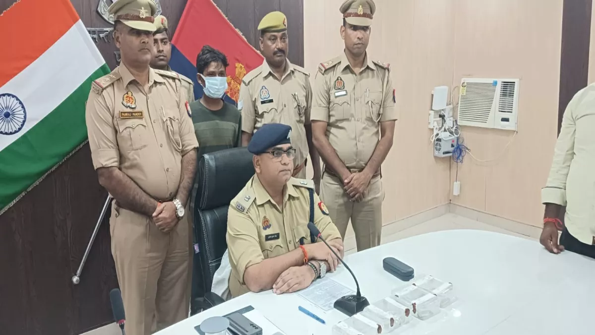 Sant Kabir Nagar News: हिस्ट्रीशीटर अजय गिरफ्तार, लाखों के जेवरात व नकदी बरामद