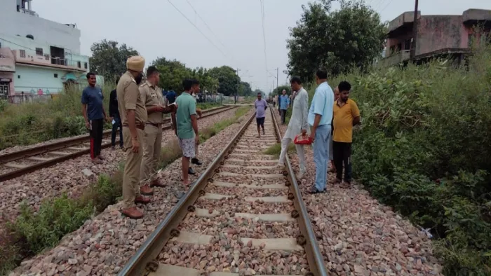 सीकरी रेलवे फाटक के निकट ट्रेन की चपेट में आकर बुजुर्ग की मौत।