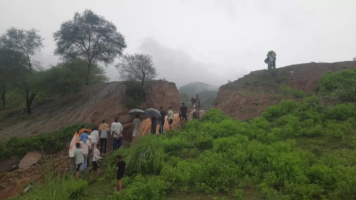 यमुनानगर में सोम नदी उफान पर,  बाढ़ का खतरा, हिमाचल प्रदेश जाने वाला रास्ता बंद