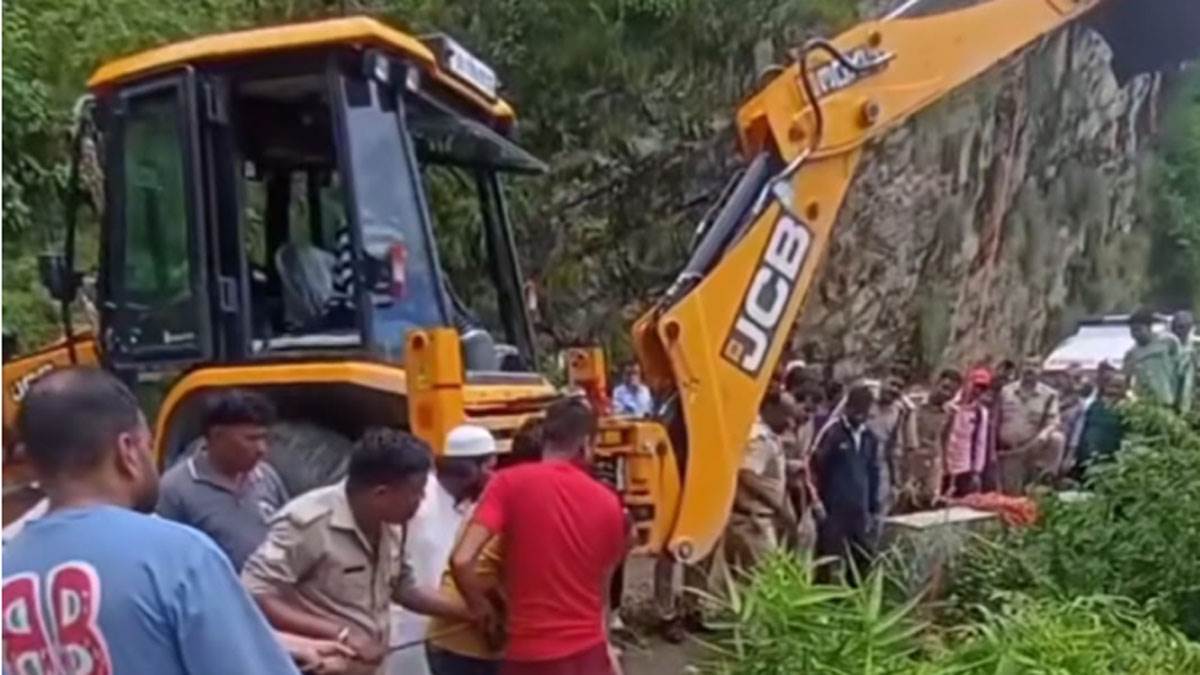 https://www.jagranimages.com/images/newimg/17082025/17_08_2025-accident_24015758_14589270.jpg