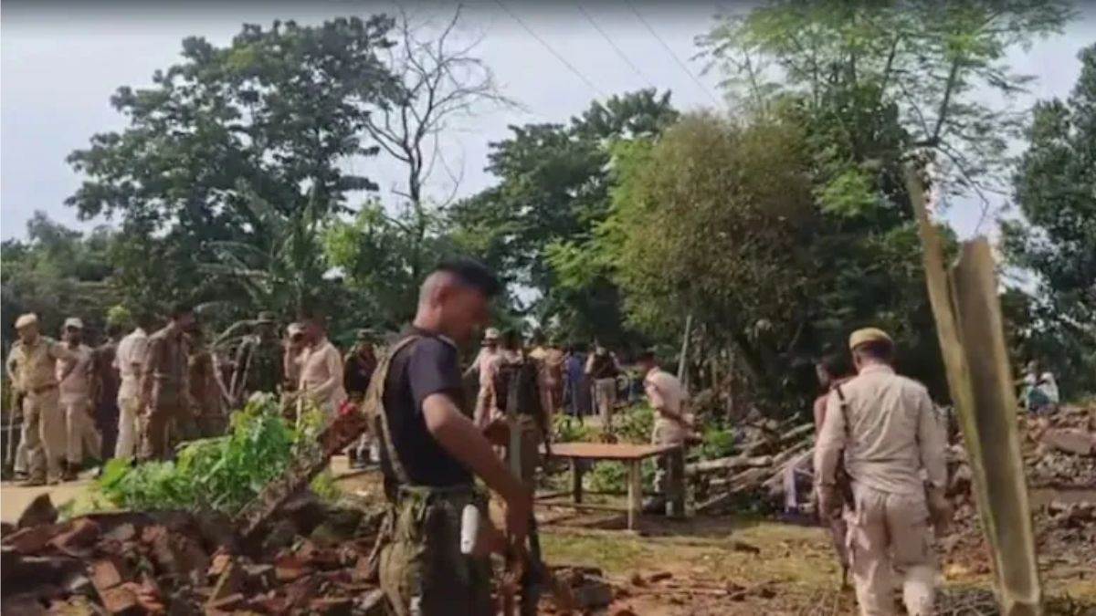https://www.jagranimages.com/images/newimg/17082025/17_08_2025-assam_bedakhli_abhyan_24016009.jpg