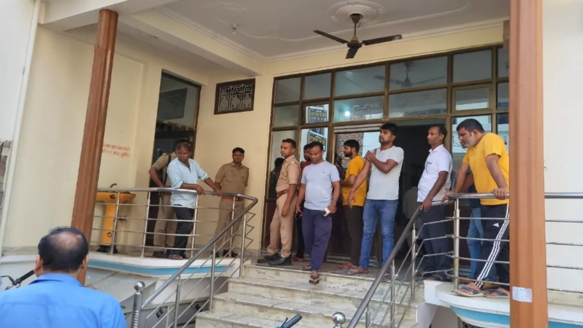 भाभी की पथरी का आपरेशन कराने आया देवर, मौत के बाद प‍र‍िजनों ने क‍िया हंगामा