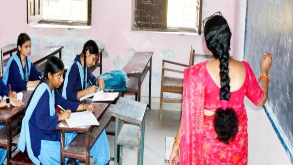 https://www.jagranimages.com/images/newimg/17082025/17_08_2025-govt_school_teacher_24015823_15534211.jpg