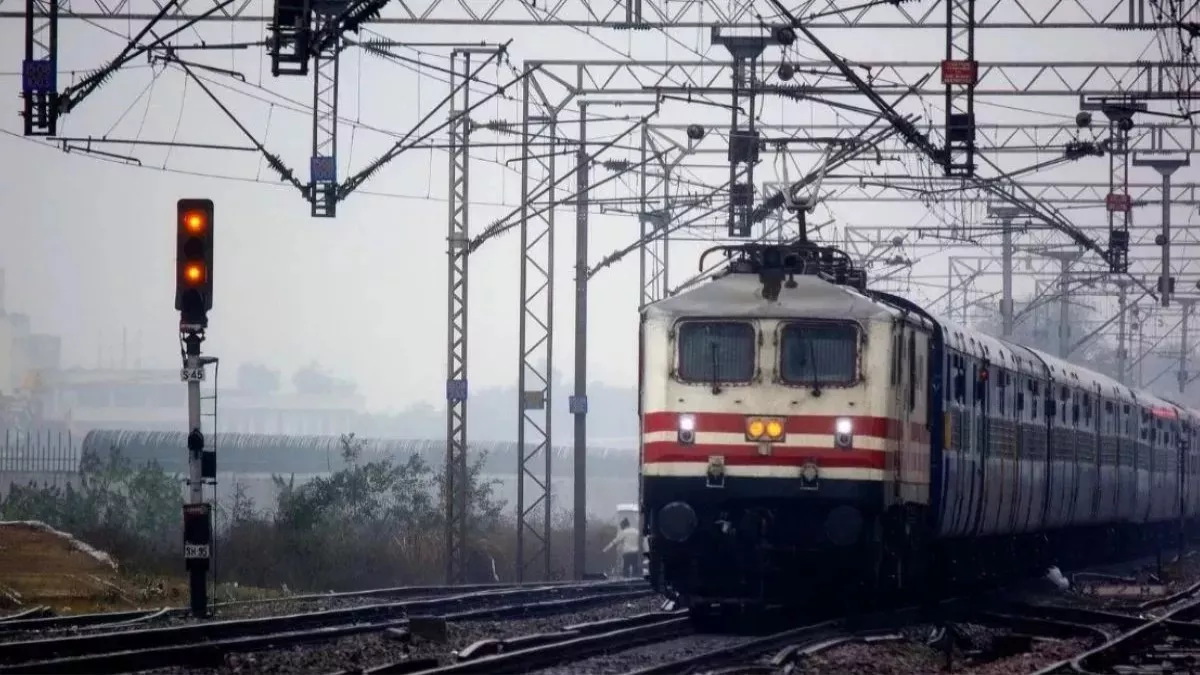 Diwali Special Trains: दिल्ली, हरियाणा-पंजाब से यूपी लौटने वाले यात्रियों को राहत, इन रूटों पर चलेंगी स्पेशल ट्रेनें
