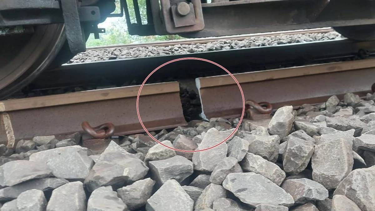 https://www.jagranimages.com/images/newimg/17082025/17_08_2025-khandwa_rail_24015639.jpg