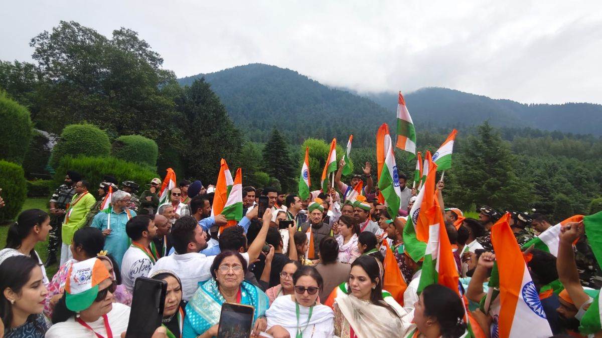 jammu news muslim forum promotes unity in kashmir with tiranga rally