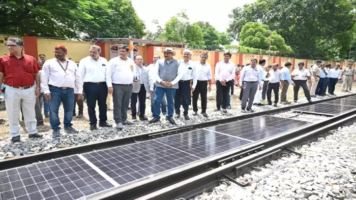 रेलवे का यह प्रयास हरित ऊर्जा उत्पादन को बढ़ावा देगा।