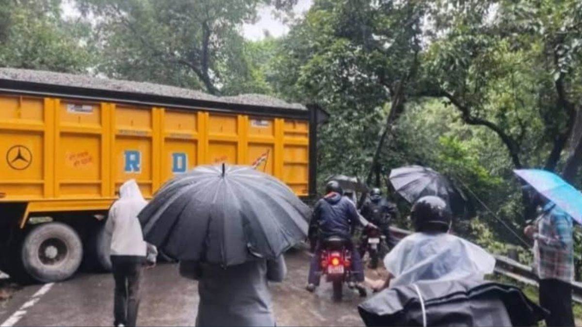 https://www.jagranimages.com/images/newimg/17082025/17_08_2025-truck_24015936.jpg