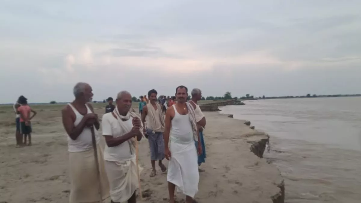 राघोपुर में गंगा का कटाव जारी, दहशत में ग्रामीण; हजारों आशियाने हो चुके तबाह
