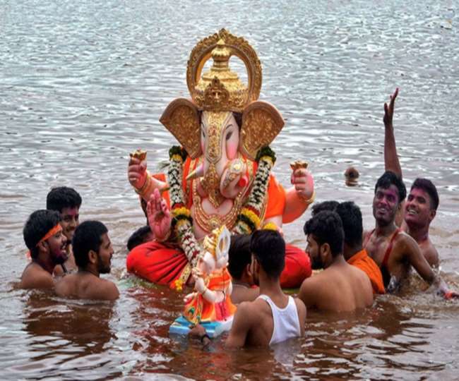 Ganesh Visarjan 2021 Do Ganpati immersion on Anant Chaturdashi with these rituals know the auspicious time of Ganesh Visarjan - Ganpati Visarjan 2021: अनंत चतुर्दशी पर इन विधि विधान से करें गणपति