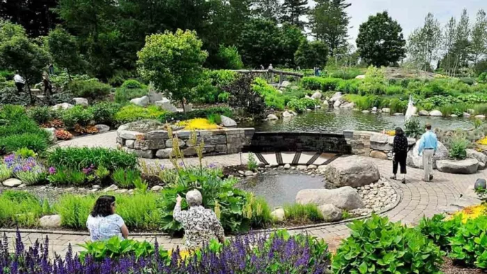 वीकेंड पर घूमने का है प्लान तो दिल्ली के फेमस Garden of Five Senses में जरूर करें सैर