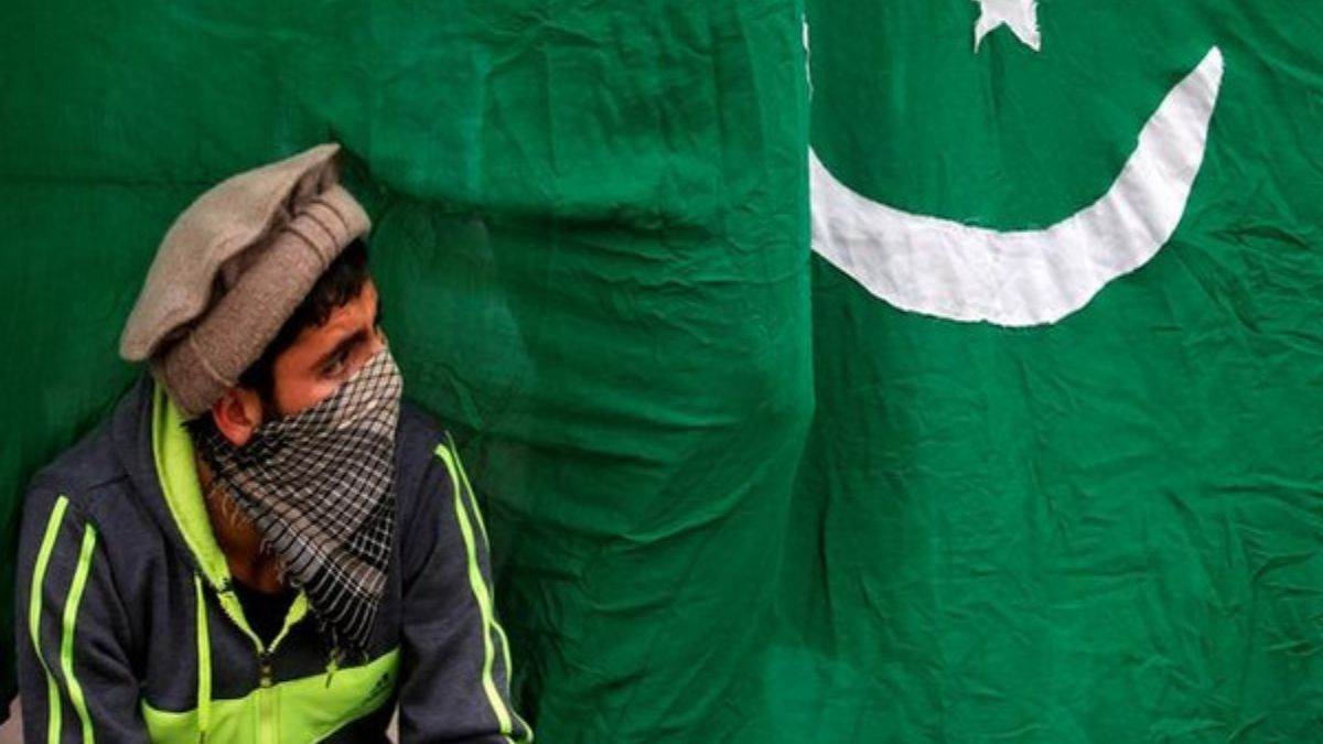 sunni muslim groups and others responsible for spreading violence across pakistan