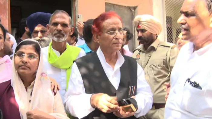 'मेरी चार बेटियां होतीं तो वो भी वैसी सेवा नहीं कर पाती', एकता कौशिक पर आजम खान ने दिया बयान