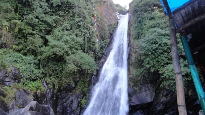 धर्मशाला में पर्यटक की झरने के पास नहाते समय डूबने से मौत (प्रतीकात्मक तस्वीर)