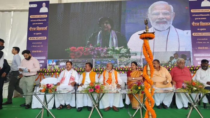 गया जंक्शन परिसर में आयोजित कार्यक्रम में केंद्रीय राज्य मंत्री अन्नपूर्णा व अन्य देवी। जागरण