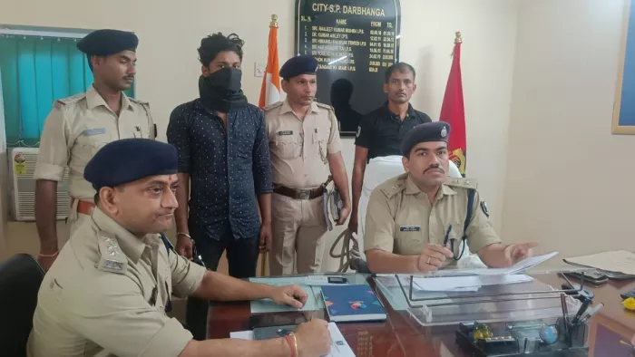 कारोबारी की हत्या में संलिप्त आरोपी को पुलिस ने किया गिरफ्तार। (जागरण)