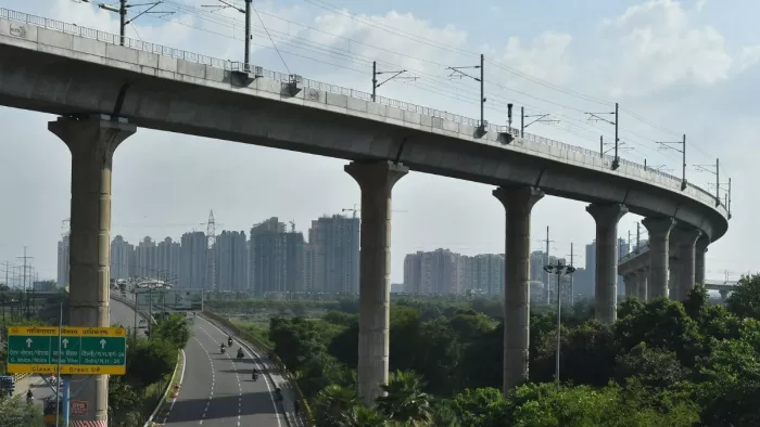 रविवार को आसमान में छाए रहे बादल (न्यू लिंक रोड का दृश्य)। जागरण