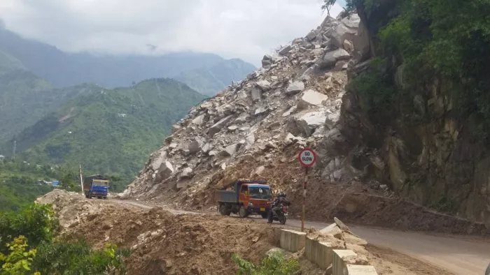 मंडी-कुल्लू राष्ट्रीय राजमार्ग को बहाल होने में लगेगा एक महीना