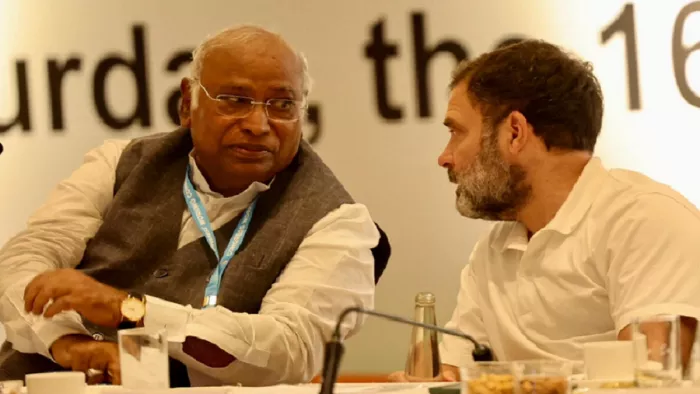 CWC Meeting in Hyderabad: कांग्रेस कार्यसमिति बैठक में मल्लिकार्जुन खरगे और राहुल गांधी ने इन मुद्दों को उठाया।(फोटो सोर्स: जागरण)