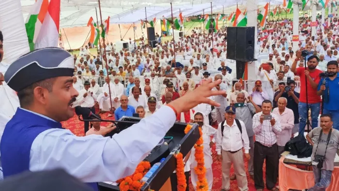 एकता महारैली में सरकार पर गरजे पूर्व सैनिक