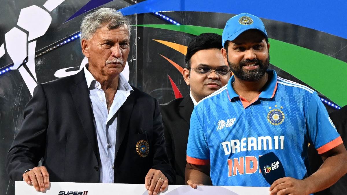 https://www.jagranimages.com/images/newimg/17092023/17_09_2023-rohit_asia_cup_win_23532916.jpg