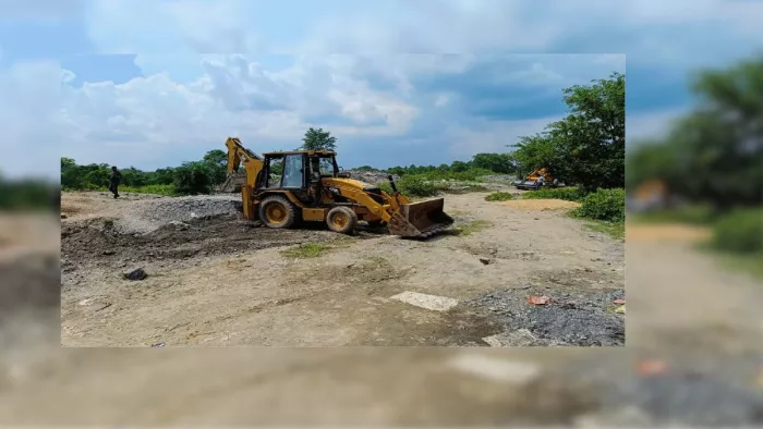 ब्लू स्टोन के अवैध उत्खनन के खिलाफ बड़ी कार्रवाई