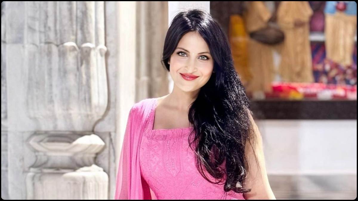 who is actress kadambari jethwani 3 ips officers suspended by andhra govt for allegedly harassing her
