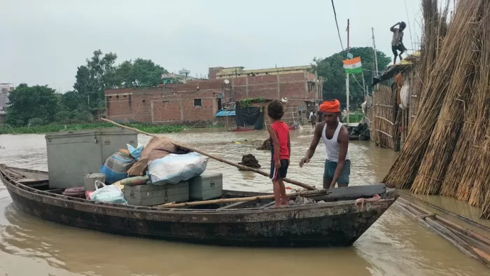 छपरा शहर के निचले इलाके में घुसा बाढ़ का पानी (जागरण)
