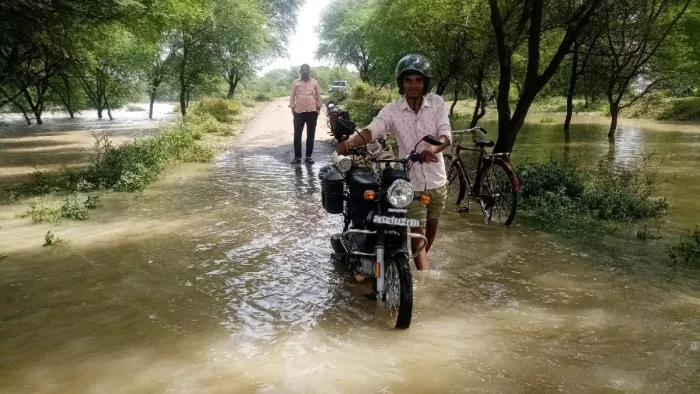 भदोही में चेतावनी बिंदु के करीब पहुंचा गंगा का पानी, 45 गांवों पर मंडराया खतरा