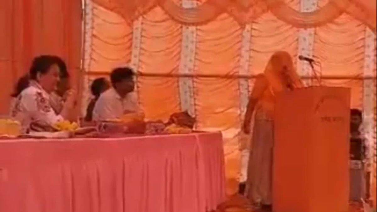 https://www.jagranimages.com/images/newimg/17092024/17_09_2024-tina_dabi_sarpanch_23798317.jpg