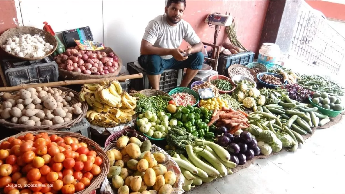 Vegetable Prices Hike: बारिश ने बिगाड़ा रसोई का बजट, सब्जियों के दामों ने बढ़ाई चिंता, धनिया ने छुआ 'आसमान'