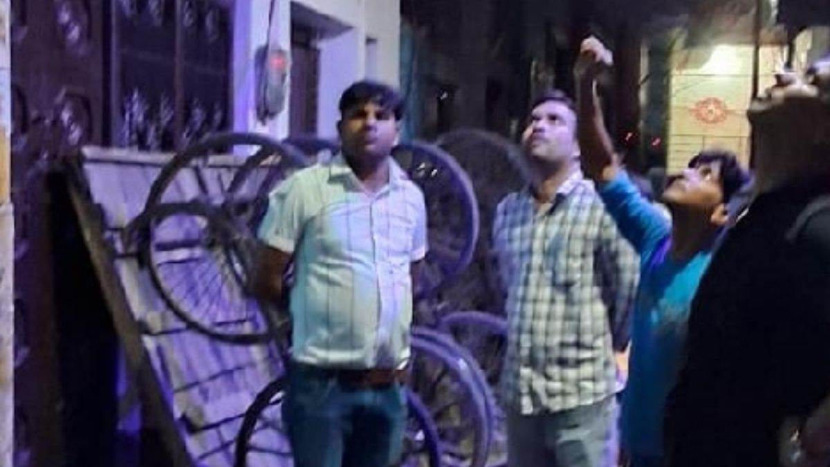 https://www.jagranimages.com/images/newimg/17092025/17_09_2025-bijli_chori_in_firozabad_24050313.jpg