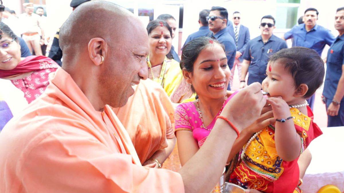 https://www.jagranimages.com/images/newimg/17092025/17_09_2025-cm_yogi_anganbadi__24050654.jpg
