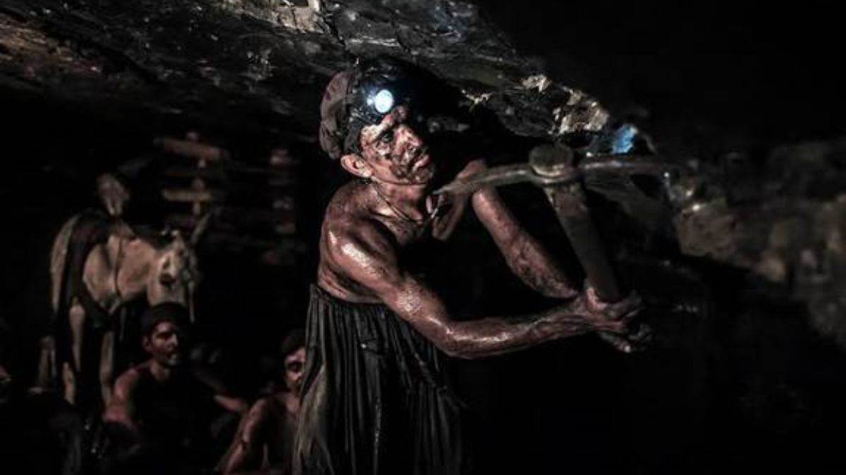 https://www.jagranimages.com/images/newimg/17092025/17_09_2025-coal_worker_1_24050513_174910985.jpg