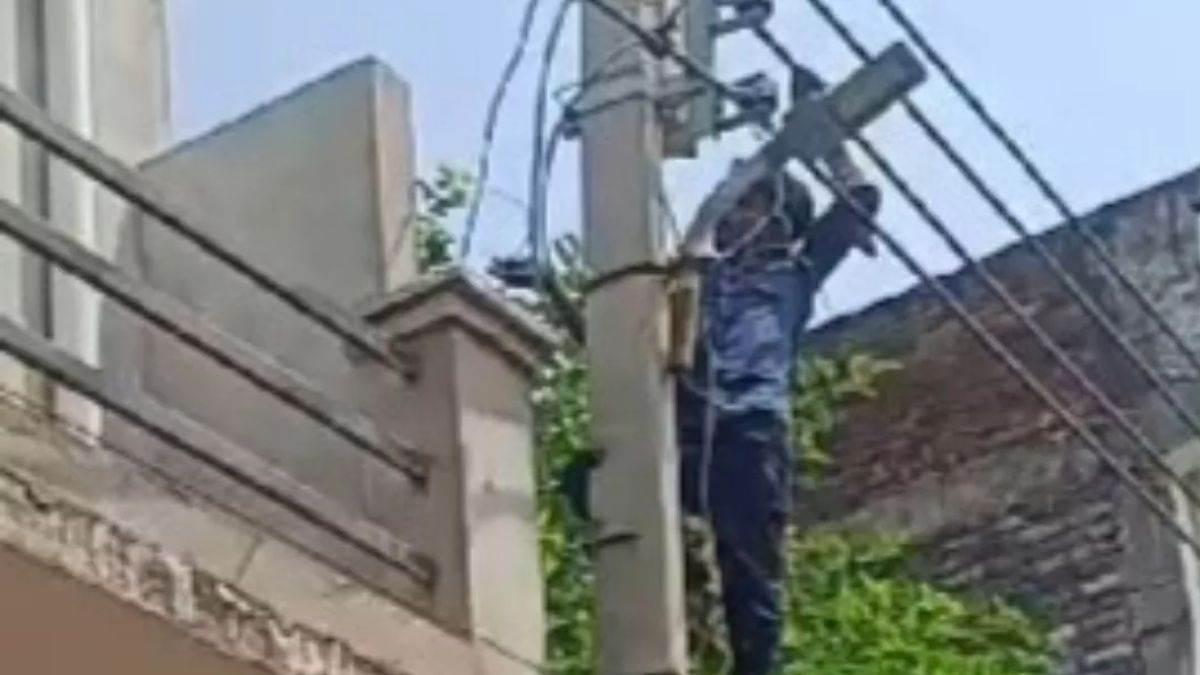 https://www.jagranimages.com/images/newimg/17092025/17_09_2025-electricity_theft_demo_24050313_16226716.jpg