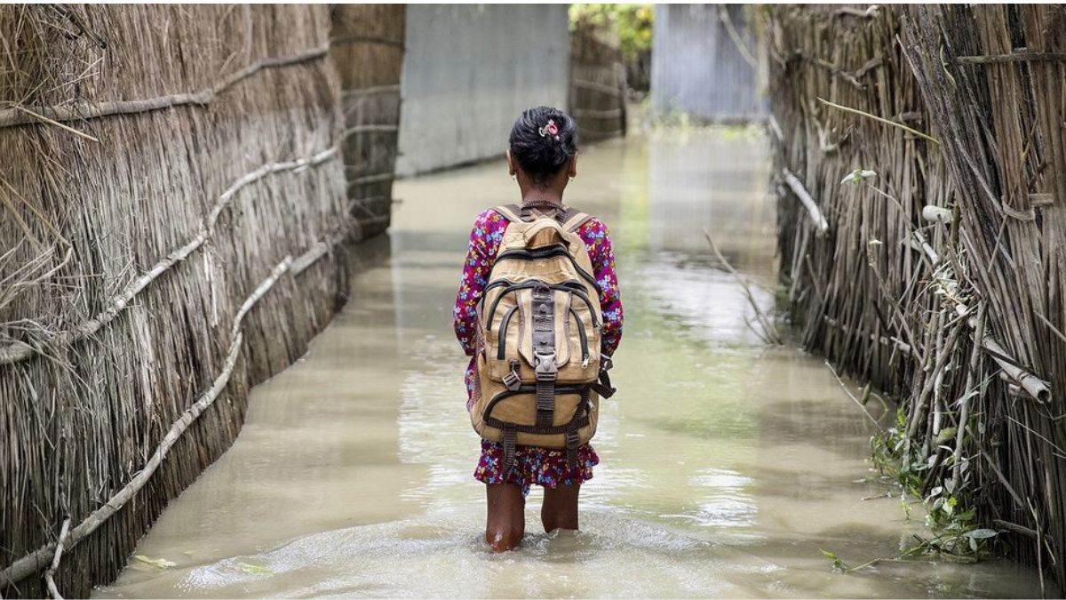 https://www.jagranimages.com/images/newimg/17092025/17_09_2025-flood_affected_children_1_24050426_172457213.jpg