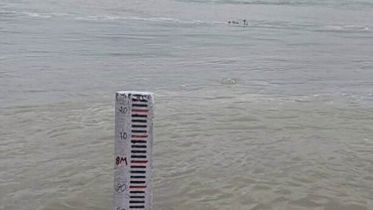 https://www.jagranimages.com/images/newimg/17092025/17_09_2025-ganga_water_lavel_24050430_165355571.jpg