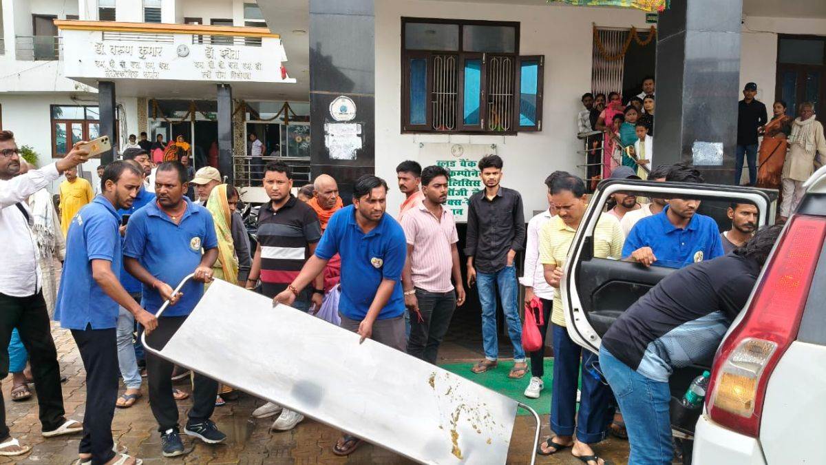 https://www.jagranimages.com/images/newimg/17092025/17_09_2025-gangwar_24050188.jpg