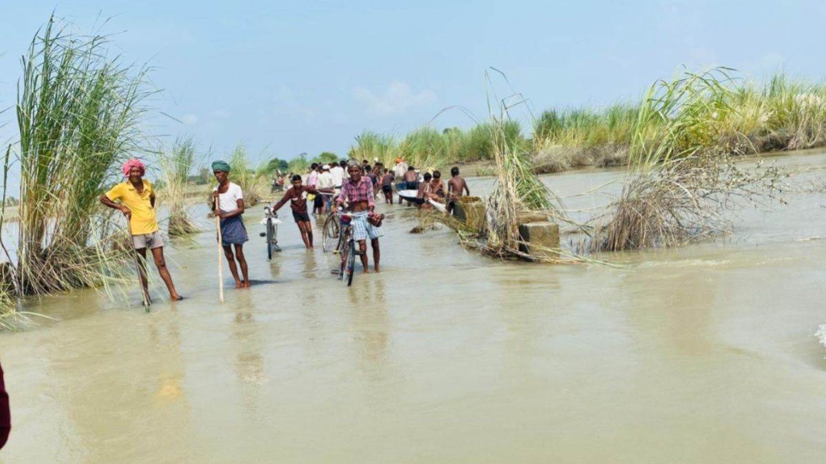 https://www.jagranimages.com/images/newimg/17092025/17_09_2025-kasganj_flood_ganga_water_24050094.jpg
