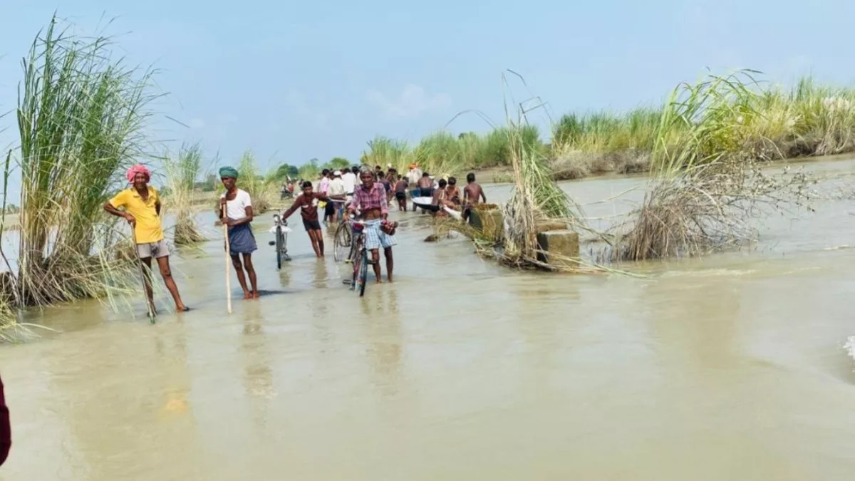https://www.jagranimages.com/images/newimg/17092025/17_09_2025-kasganj_flood_ganga_water_24050094.jpg