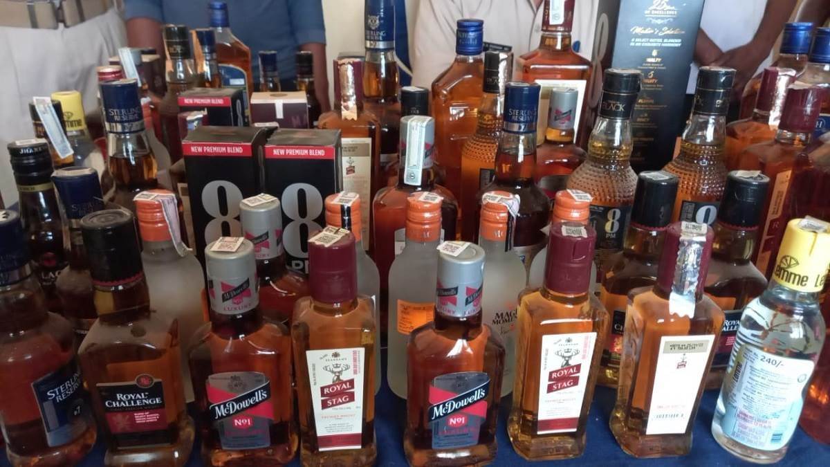 https://www.jagranimages.com/images/newimg/17092025/17_09_2025-liquor_24050212_145542404.jpg
